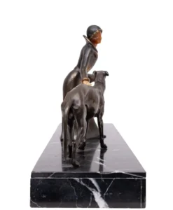 Sculpture Art Déco d'une femme avec des lévriers 1920/30 France