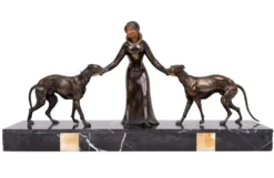 Sculpture Art Déco d'une femme avec des lévriers 1920/30 France