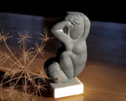 Sculpture d'après Amedeo Modigliani, femme nue signée A Crespelle
