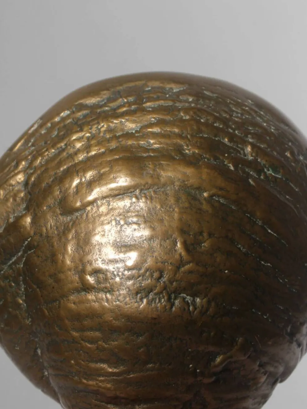 Sculpture de bol en coquillage en bronze antique