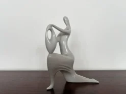 Sculpture de dame au design des années 1960 par Jaroslav Ježek pour Royal Dux - Tchécoslovaquie