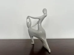 Sculpture de dame au design des années 1960 par Jaroslav Ježek pour Royal Dux - Tchécoslovaquie