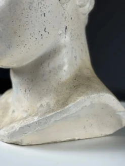 Sculpture de tête d'Hermès en plâtre