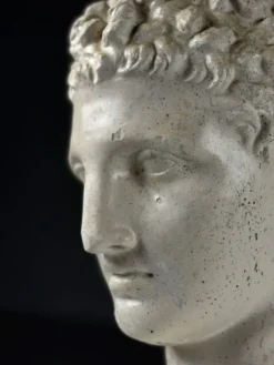 Sculpture de tête d'Hermès en plâtre