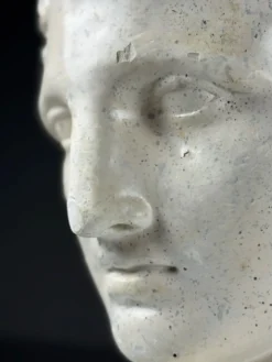 Sculpture de tête d'Hermès en plâtre