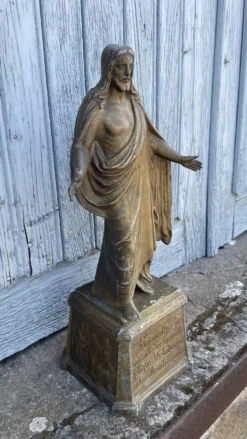 Sculpture du Christ