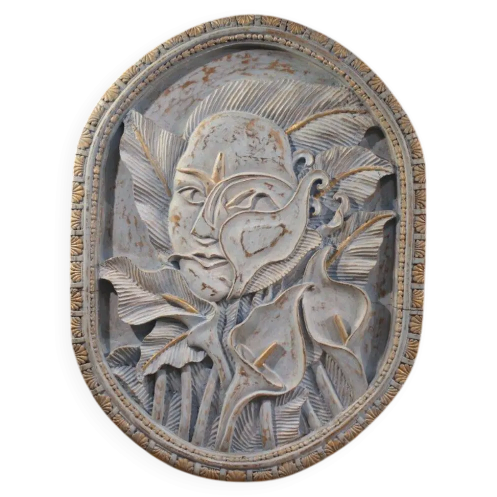 Sculpture en bas-relief, visage stylisé avec des fleurs, 20e siècle