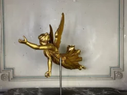 Sculpture en bois doré, ange drapé, Autriche vers 1800