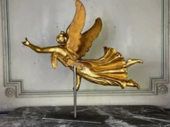 Sculpture en bois doré, ange drapé, Autriche vers 1800