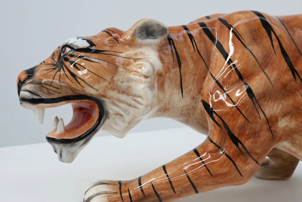 Sculpture en céramique peinte à la main de tigre de style Hollywood Regency italien, vers 1950.