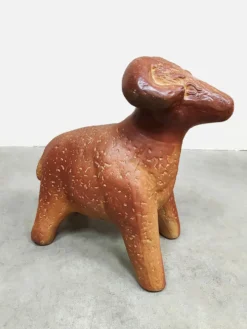 Sculpture en céramique vintage de grand ram décoratif