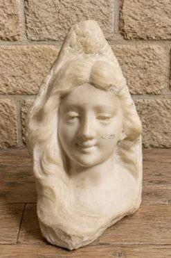 Sculpture en marbre, buste féminin
