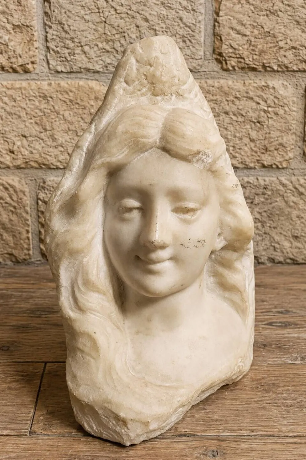 Sculpture en marbre, buste féminin