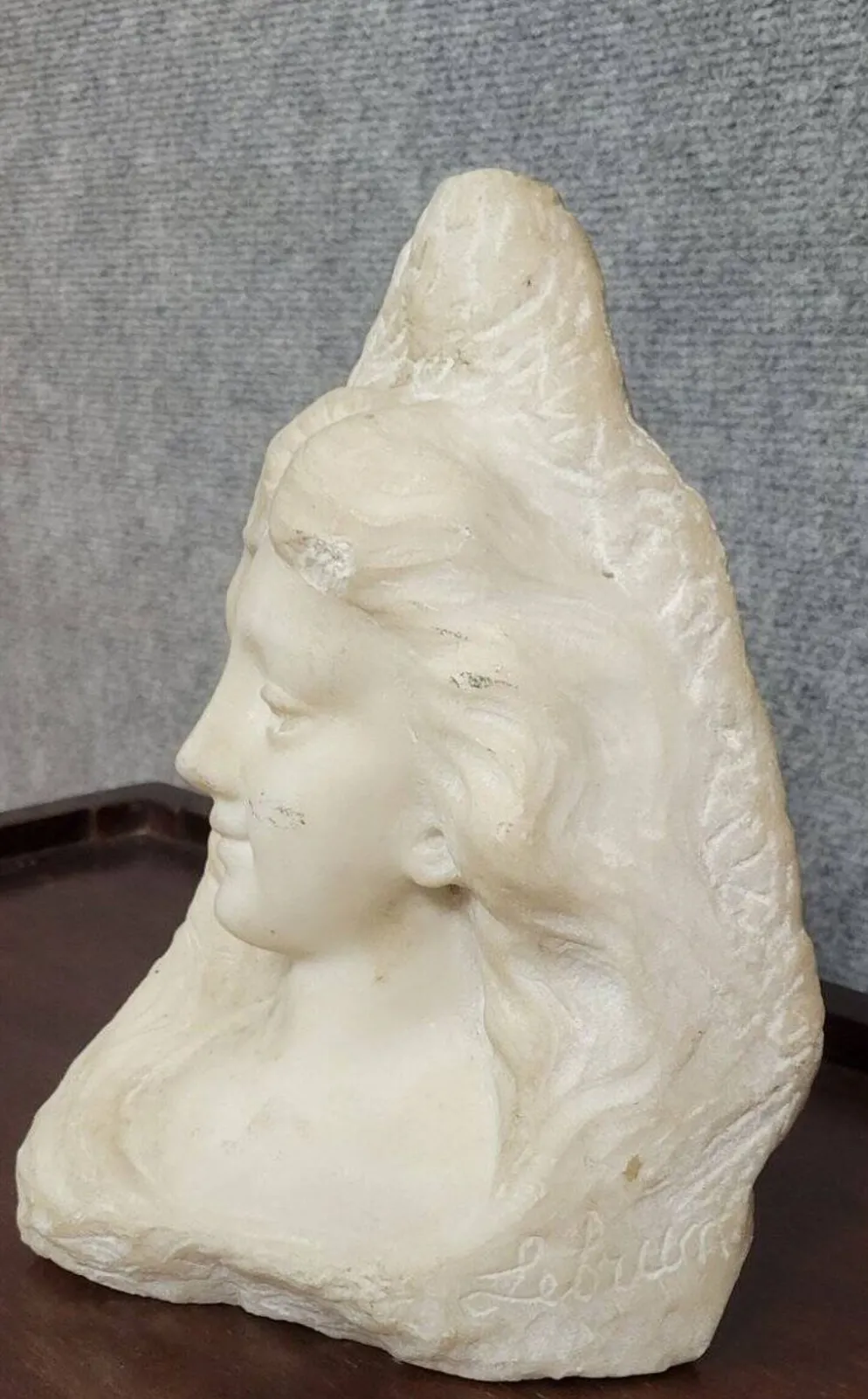 Sculpture en marbre, buste féminin