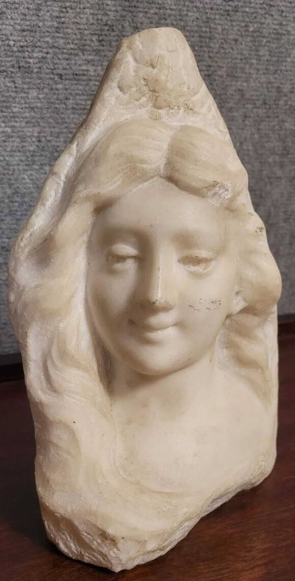 Sculpture en marbre, buste féminin