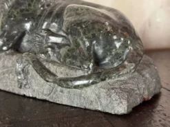 Sculpture en marbre vert serpentine, le lion de Lucerne d’après Bertel Thorvaldsen vers 1880