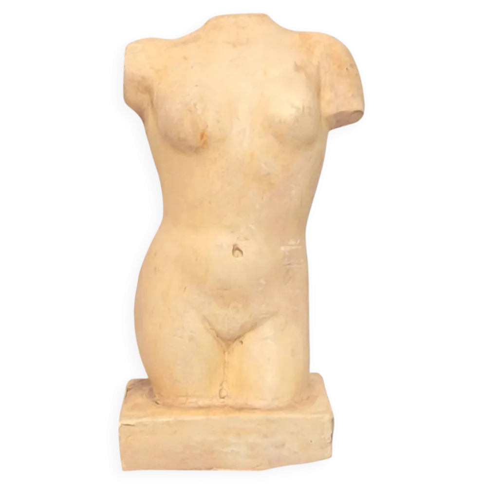 Sculpture en pierre de torse féminin