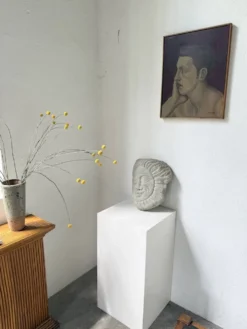 Sculpture en pierre figurant un visage, 1950