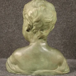 Sculpture en terre cuite d'un buste d'enfant
