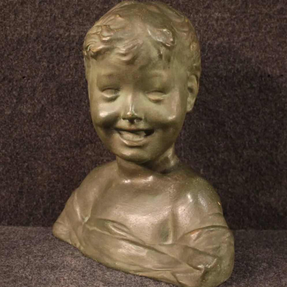 Sculpture en terre cuite d'un buste d'enfant