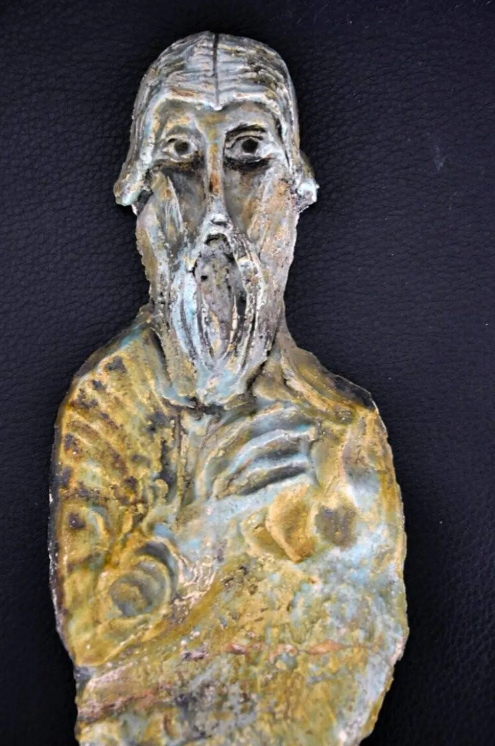 Sculpture en terre cuite figurant une divinité anonyme vers 1950