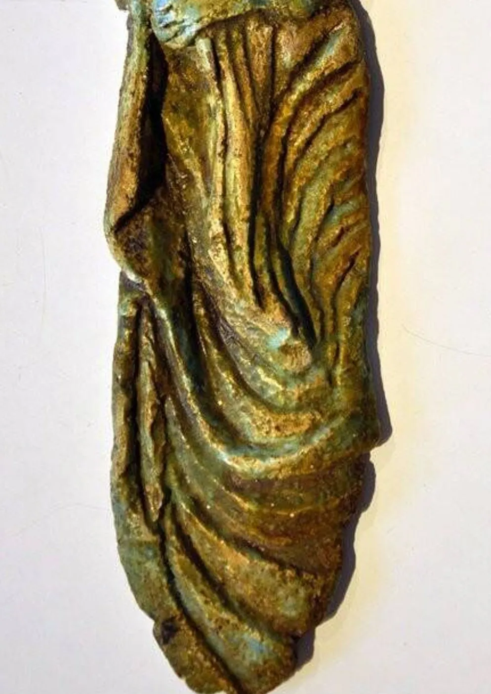 Sculpture en terre cuite figurant une divinité anonyme vers 1950