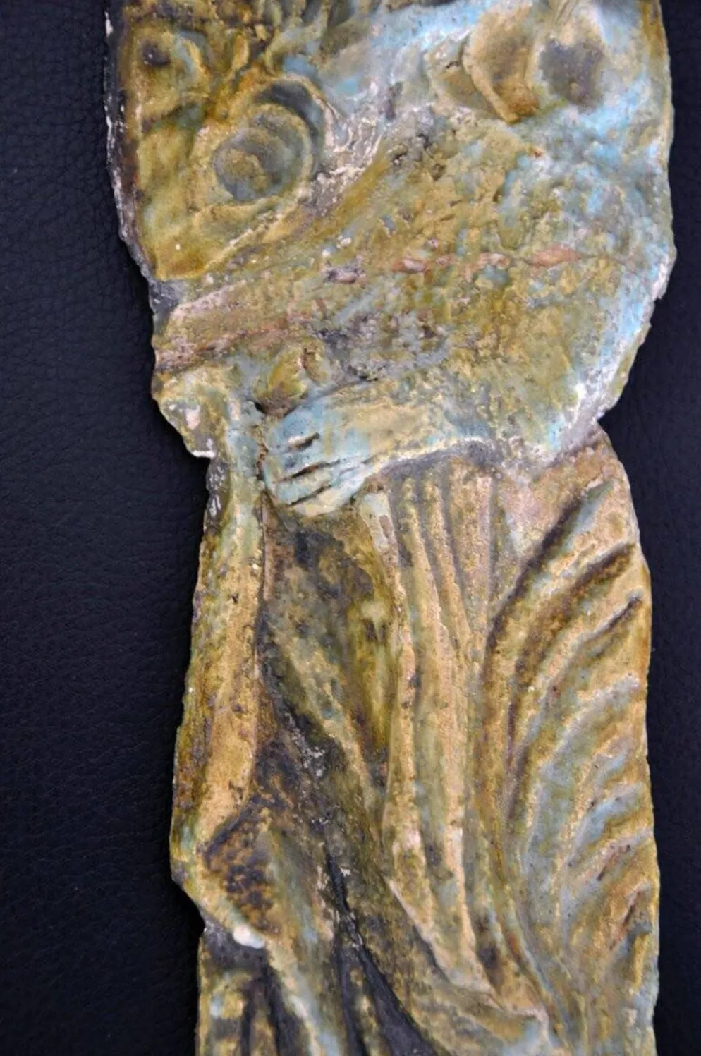 Sculpture en terre cuite figurant une divinité anonyme vers 1950