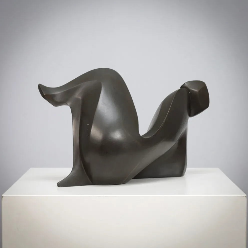 Sculpture féminine abstraite en bronze par Francine Govers, années 1990.