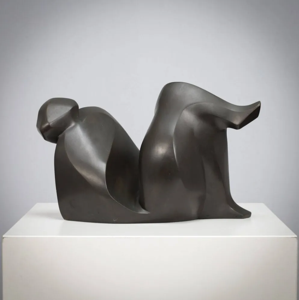 Sculpture féminine abstraite en bronze par Francine Govers, années 1990.