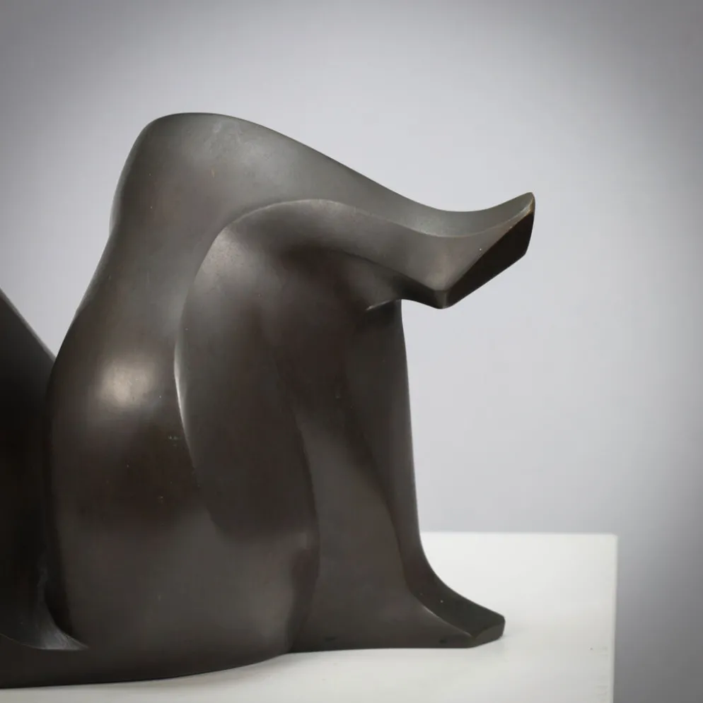 Sculpture féminine abstraite en bronze par Francine Govers, années 1990.