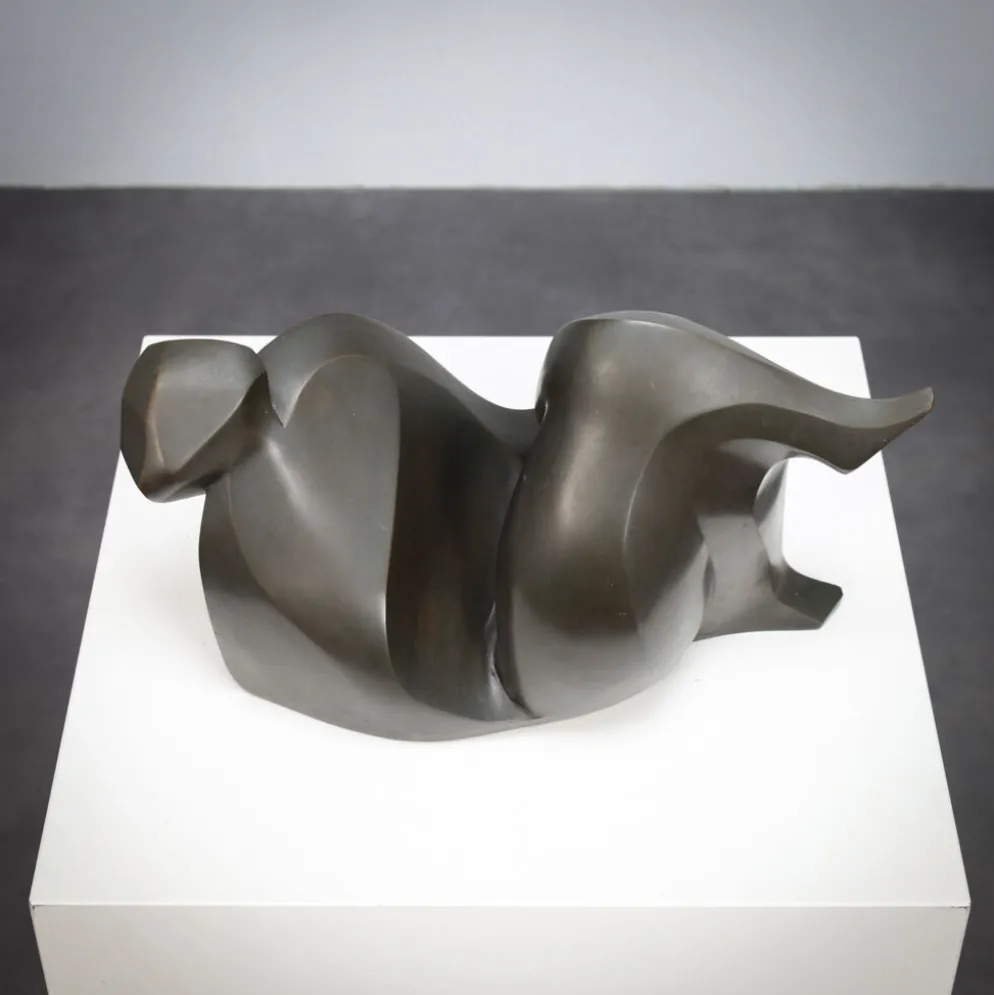 Sculpture féminine abstraite en bronze par Francine Govers, années 1990.