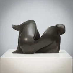 Sculpture féminine abstraite en bronze par Francine Govers, années 1990.