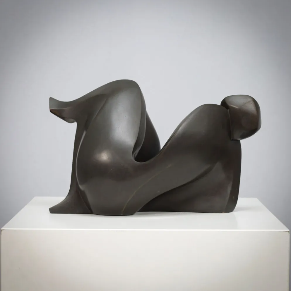 Sculpture féminine abstraite en bronze par Francine Govers, années 1990.