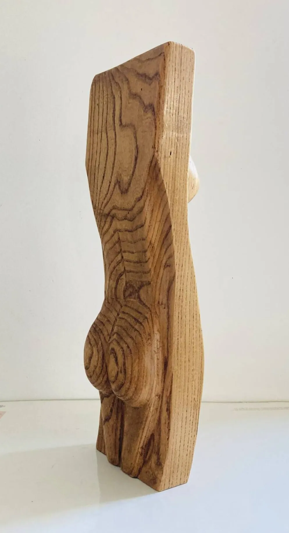Sculpture féminine stylisée vintage années 1960 aux formes organiques