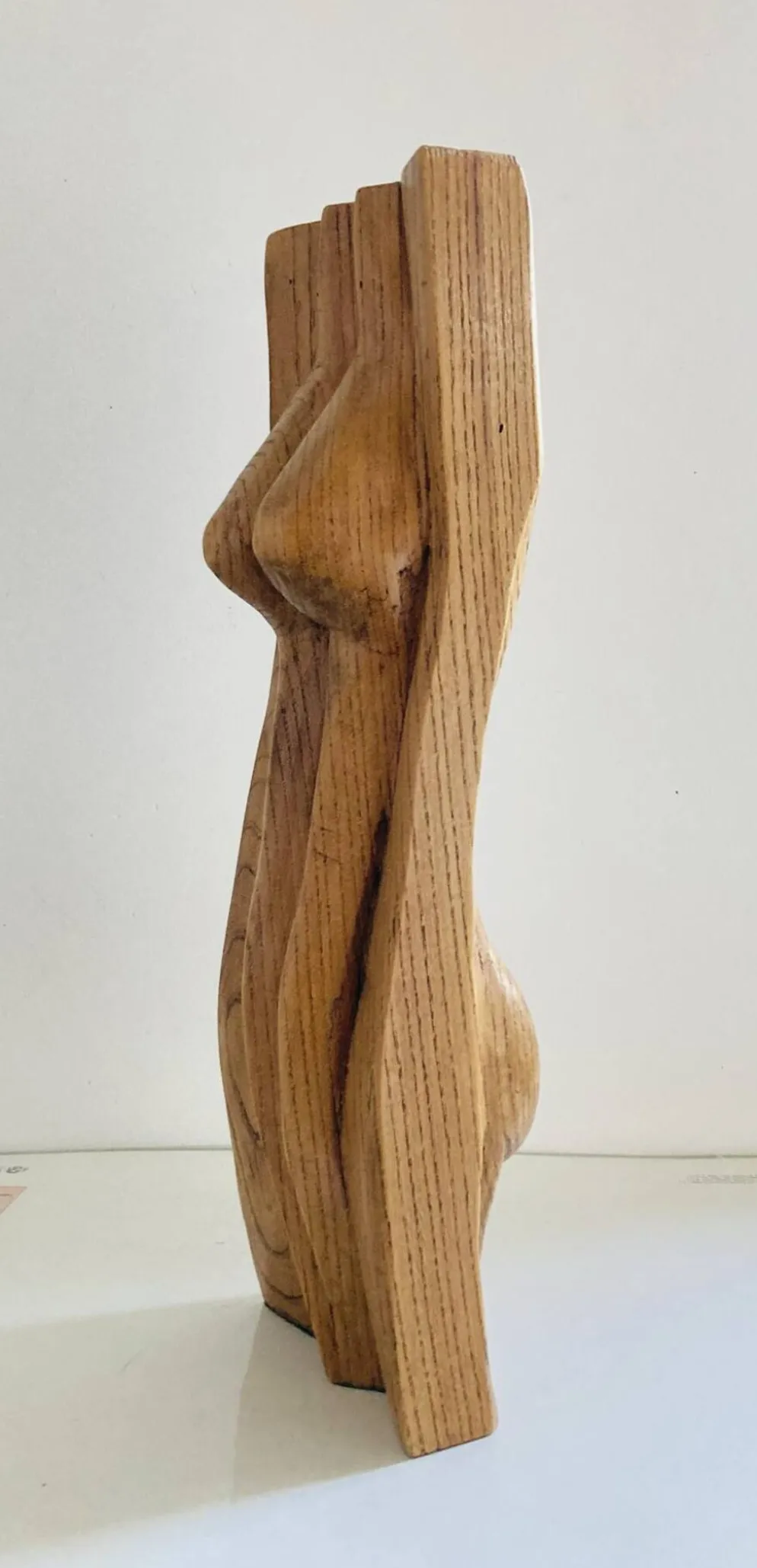 Sculpture féminine stylisée vintage années 1960 aux formes organiques