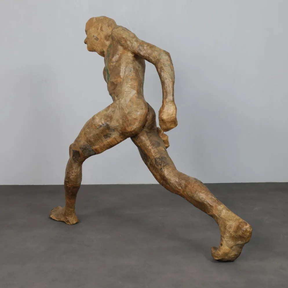 Sculpture grandeur nature « Figure en course » par Karol Broniatowski, 1972