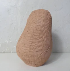 Sculpture mère à l'enfant en terre cuite