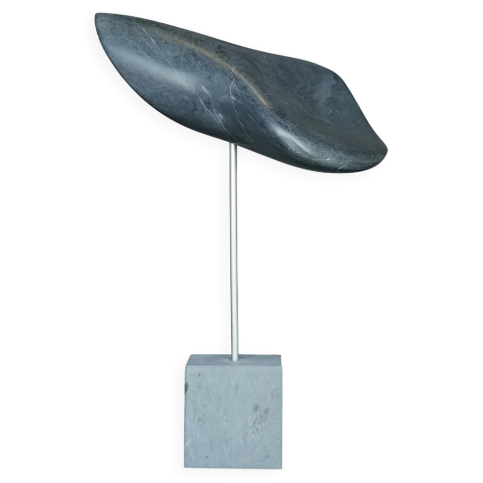 Sculpture organique abstraite en pierre grise polie, années 1980