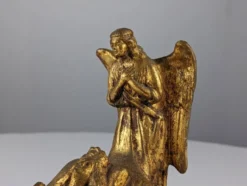 Sculpture Reine et Anges en terre cuite dorée