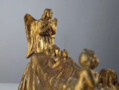 Sculpture Reine et Anges en terre cuite dorée