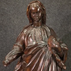 Sculpture religieuse en bois du XIXe siècle représentant la Vierge Marie