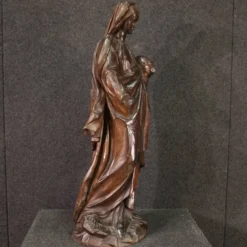 Sculpture religieuse en bois du XIXe siècle représentant la Vierge Marie