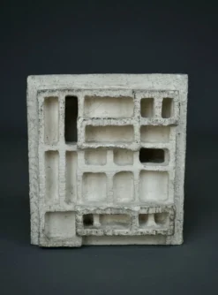 Sculptures abstraites architecturales brutalistes. Années 1960.