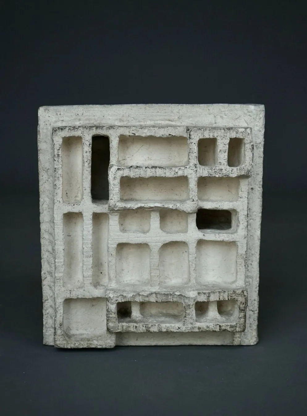 Sculptures abstraites architecturales brutalistes. Années 1960.