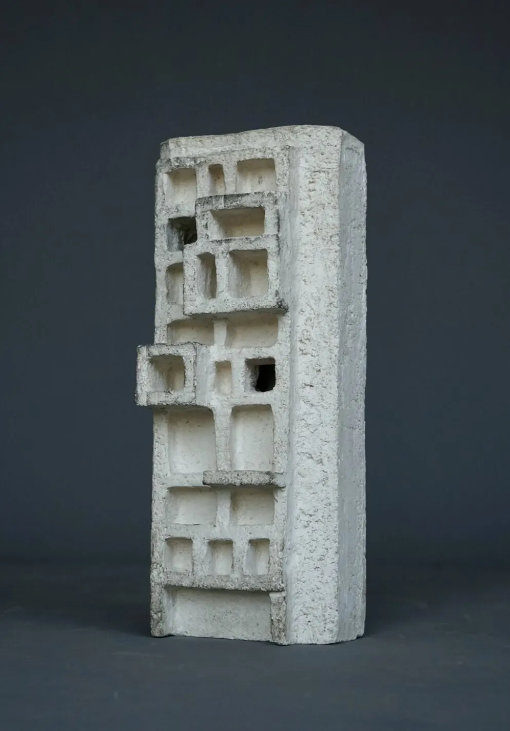 Sculptures abstraites architecturales brutalistes. Années 1960.