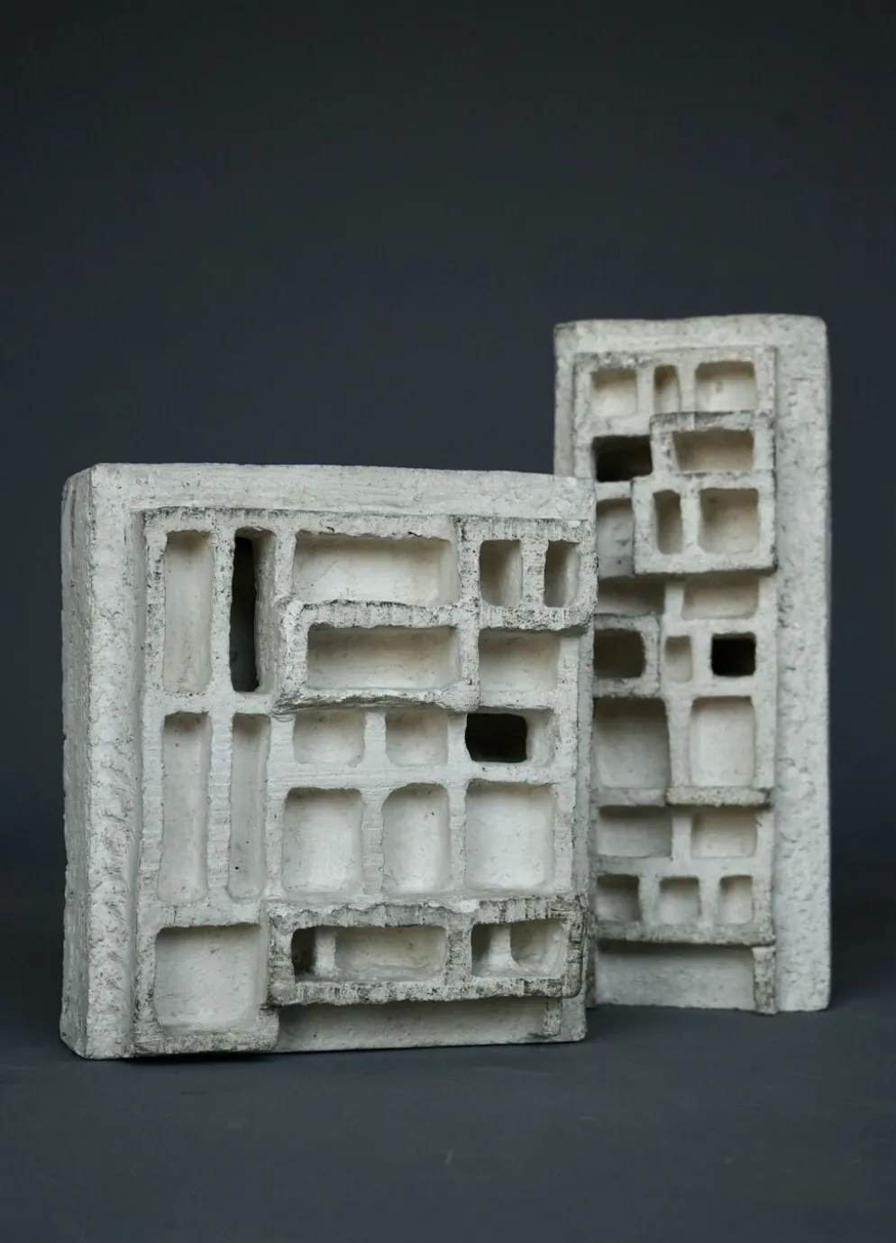 Sculptures abstraites architecturales brutalistes. Années 1960.