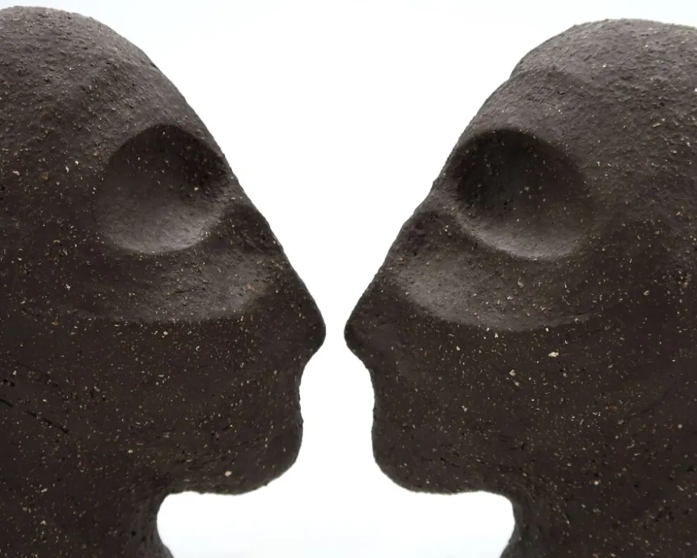Sculptures en céramique formant une tête de Salvatore Parisi