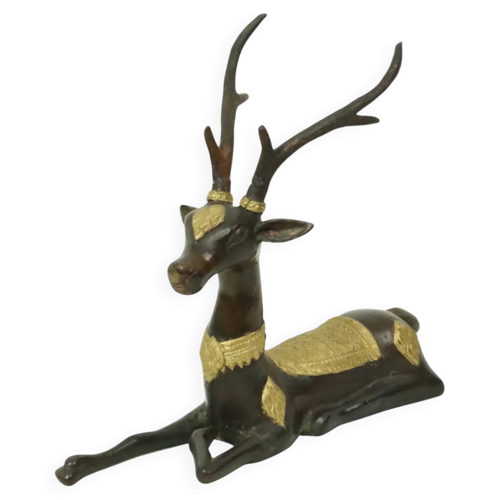 Sculpture vintage en bronze représentant un cerf couché, Sarreid Ltd, 32 cm