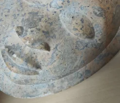 Sculpture visage africain en pierre