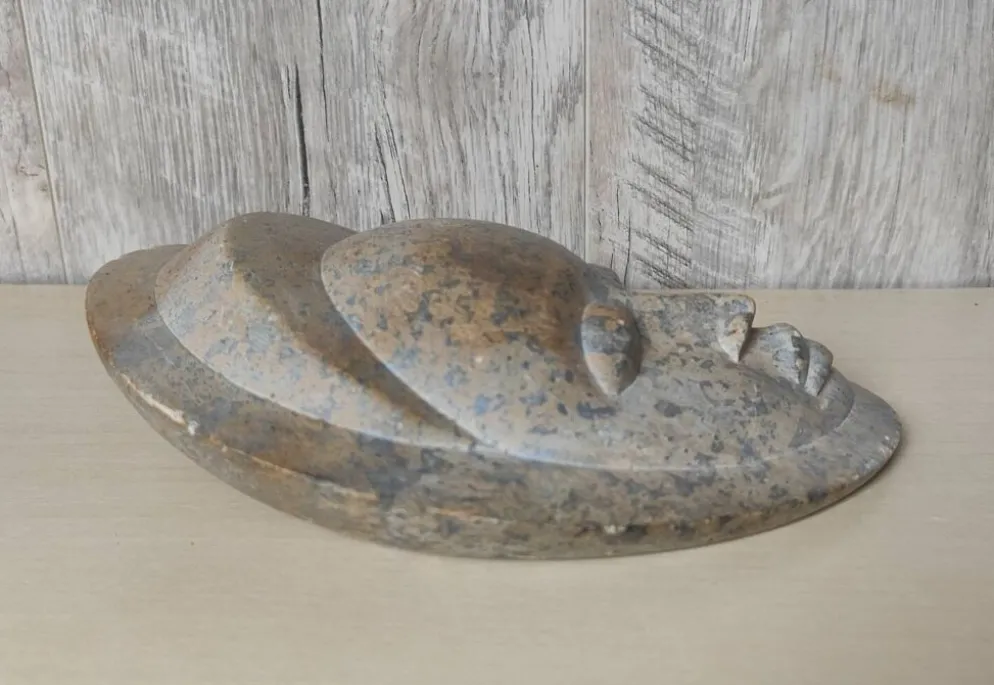 Sculpture visage africain en pierre